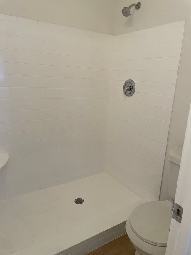 Building Photo - Recently Updated 2bd 2bth Condo Available ...