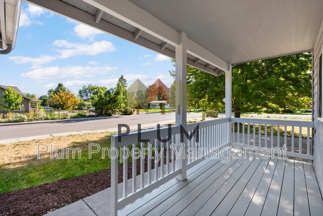 Building Photo - 5449 Golf Dr