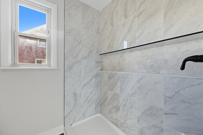 Building Photo - WELCOME TO WILLOUGHBY TERRACE!!!