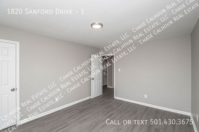 Building Photo - 1820 Sanford Dr