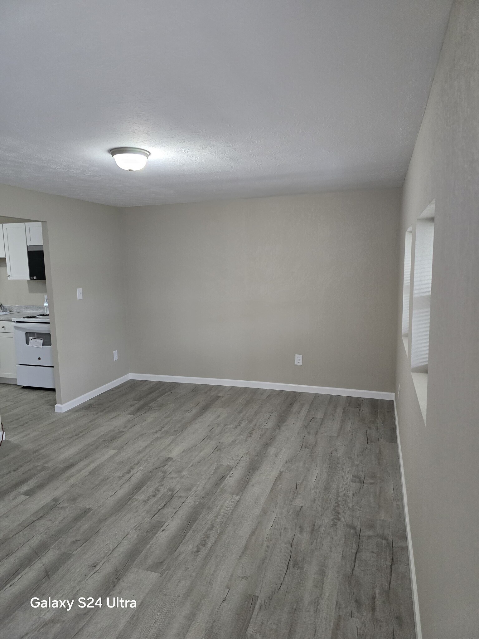 Building Photo - 110 Tacoma Rd