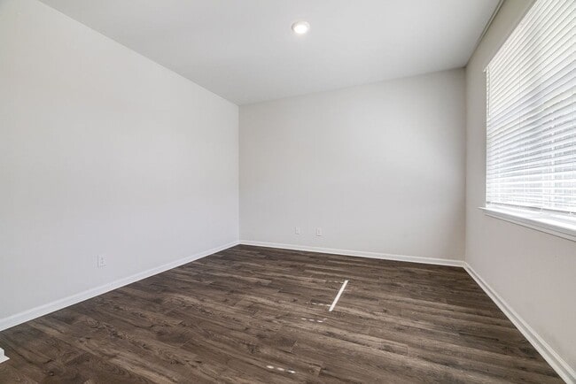 Building Photo - Spacious 5BR Home with Loft & Smart Features in Rincon