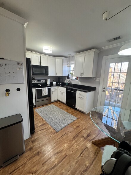 Kitchen with all new appliances, cabinets and countertops - 2841 S Wakefield St