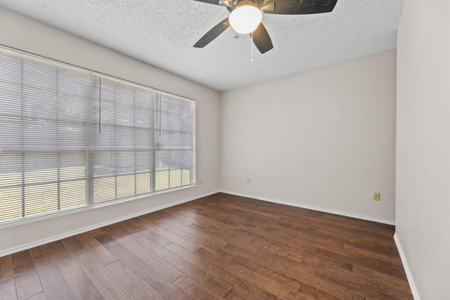 Building Photo - Stylish Fort Worth Home Near Chisholm Trail!