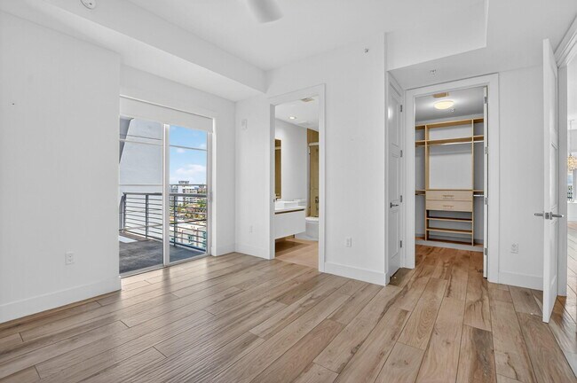 Building Photo - 155 E Boca Raton Rd