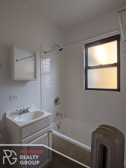 Building Photo - 2651 N Spaulding Ave