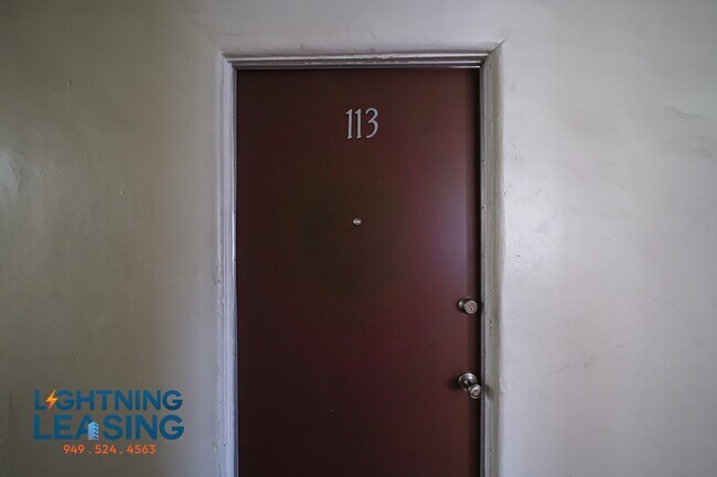 Building Photo - 402 N Coronado St