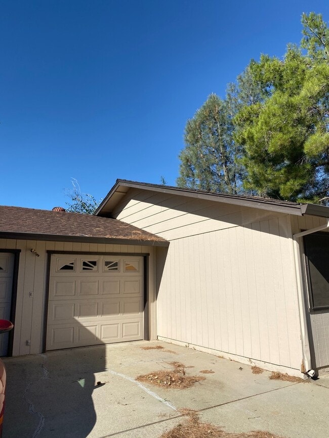 Building Photo - 1547 Dana Dr