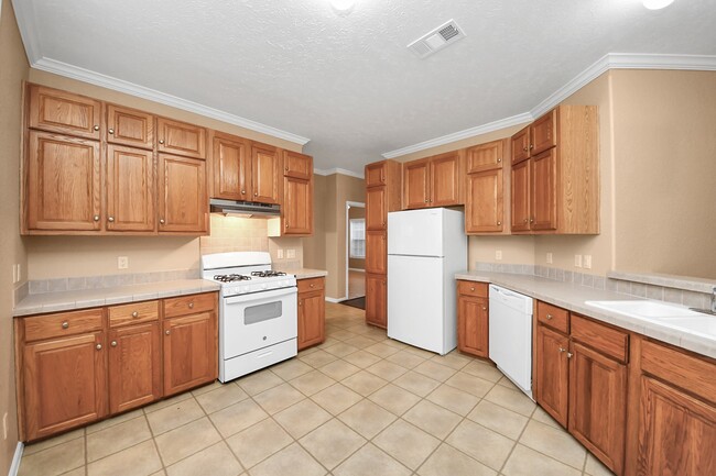 Building Photo - 27161 Remington Forest E