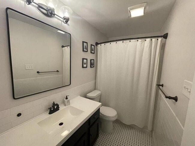 Building Photo - 2007 Sandberg Dr