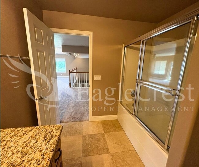 Building Photo - 44 Vinehill Dr