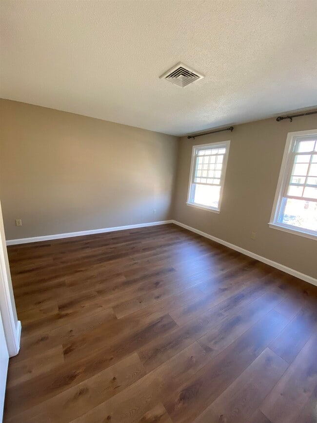 Building Photo - 533 Fox Hollow Way