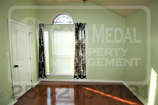 Building Photo - 401 Hedy Dr