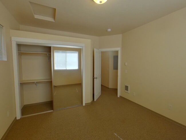 Building Photo - Alder Duplexes on 17th