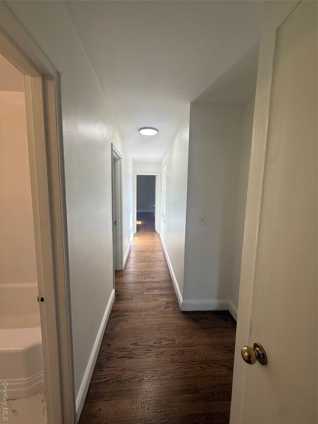 Building Photo - 11 Willow Ln