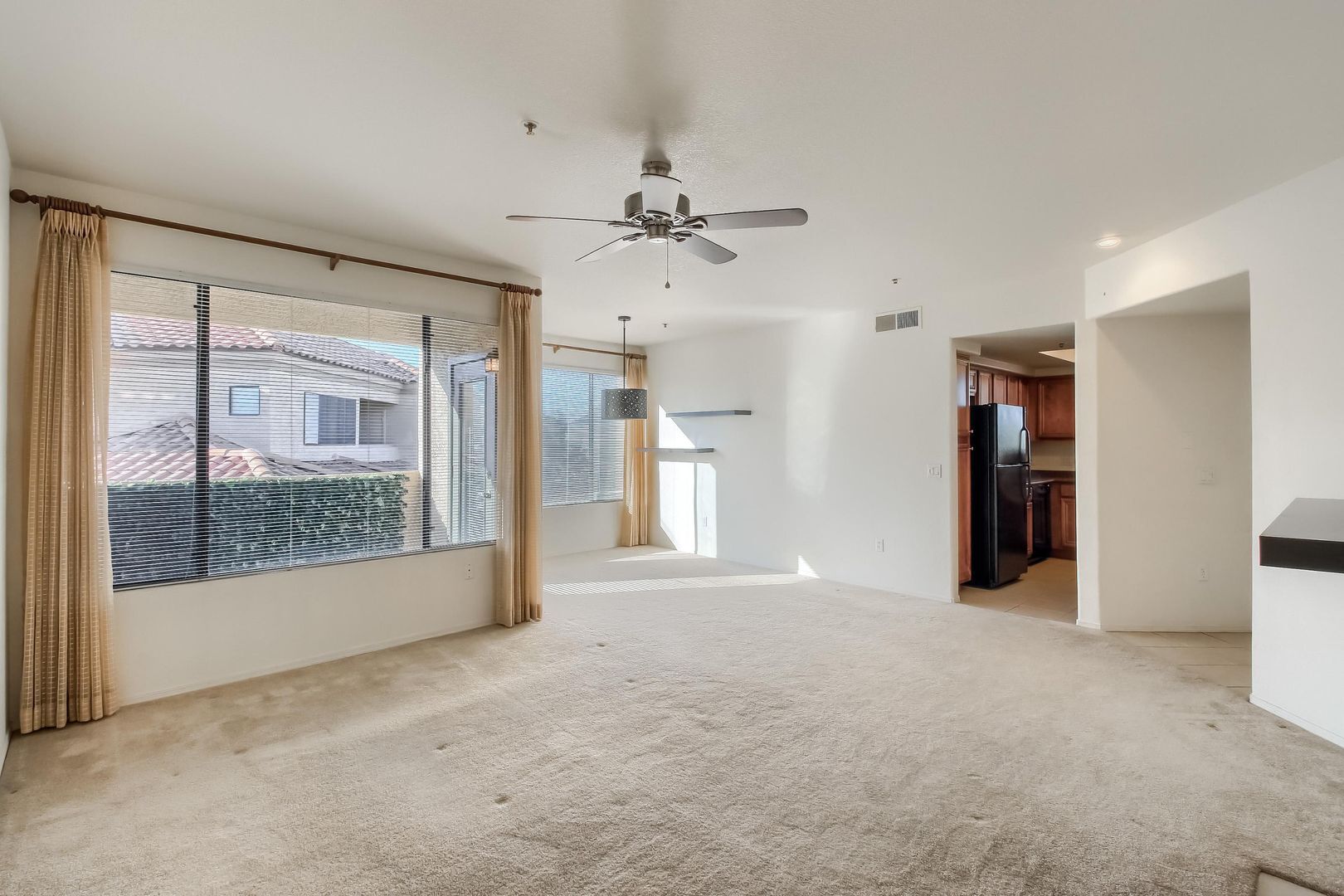 Building Photo - 4925 E Desert Cove Ave