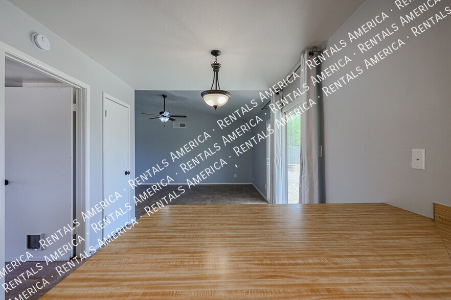 Building Photo - 1329 W Kristal Way