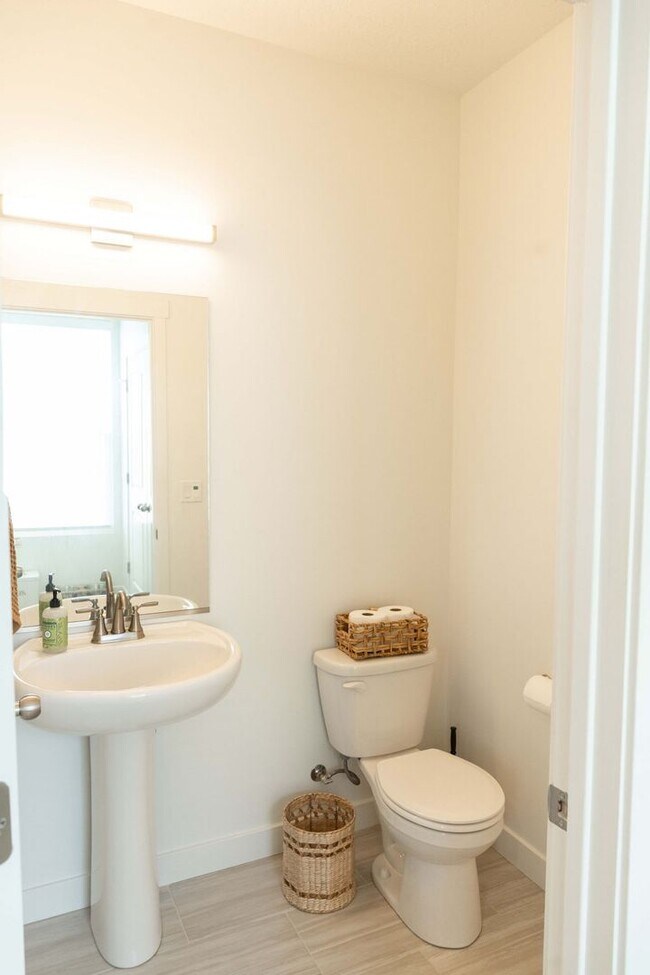 Building Photo - 638 Autumn Ash Cir