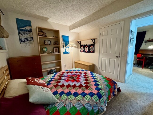 Building Photo - ***MOVE IN SPECIAL!!!*** Fully Furnished 4-bedroom, 2-bath home with Beautiful Backyard in Renton