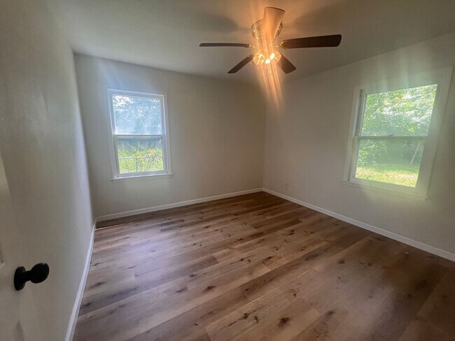 Building Photo - Charming 2 Bedroom 1 Bath located Northeast Wichita, Near WSU and I-35- Move-In Ready