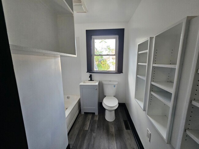 Building Photo - Fully Updated 4-bedroom 2 bath house for rent!