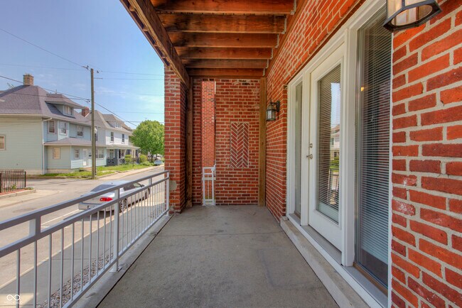 Building Photo - 655 E 24th St