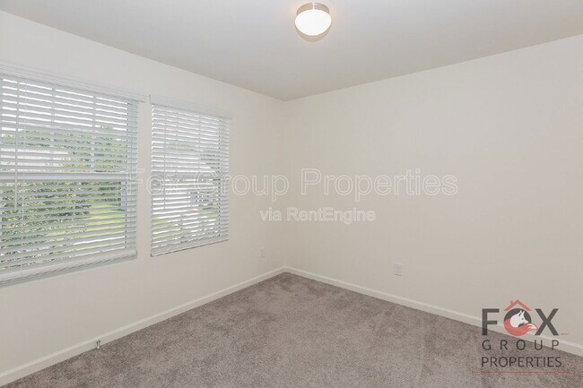 Building Photo - 124 Canada Dr
