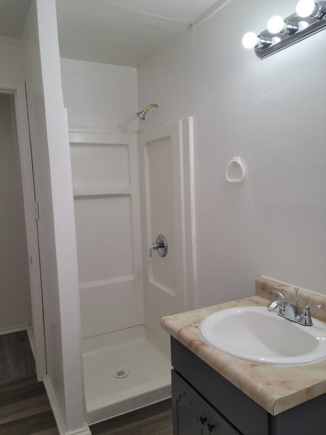 Building Photo - 2 bedroom condo in Overton