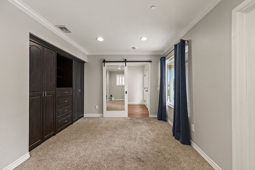 Building Photo - 1096 Canyon View Dr