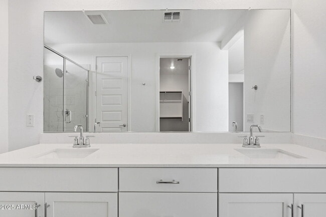 Building Photo - 8147 E Paloma Ave