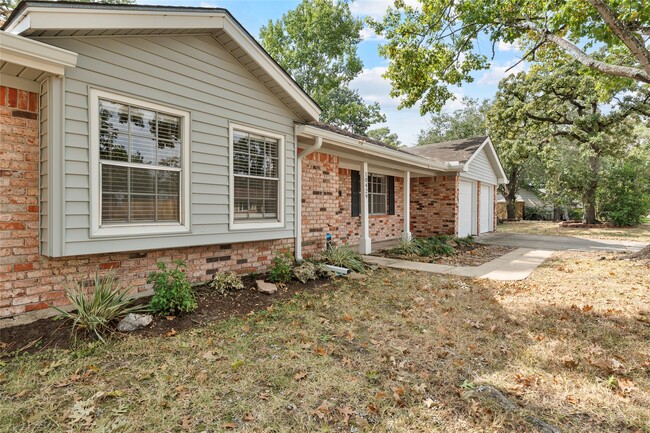 Building Photo - 10429 Moorberry Ln