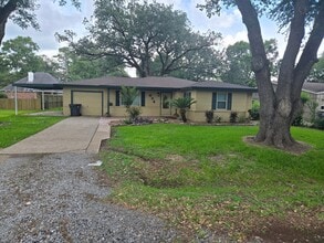 Building Photo - 404 Crescent Dr