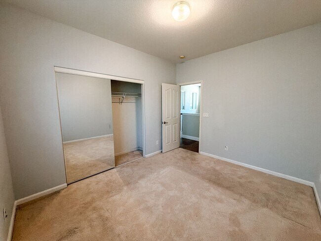 Building Photo - 6238 Murdock Way