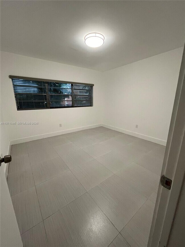 Building Photo - 11855 NE 19th Dr