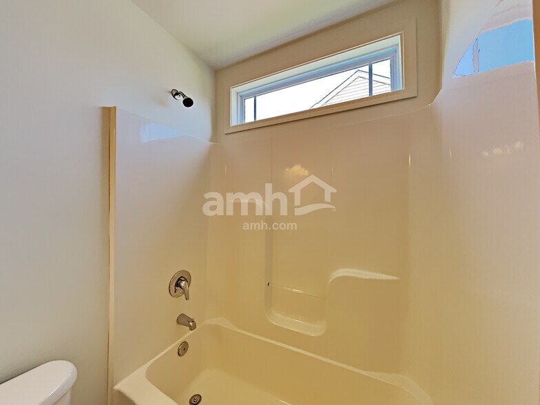 Building Photo - 1119 Bridlemine Dr