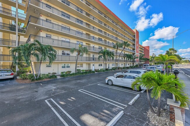 Building Photo - 2350 NE 14th Street Causeway