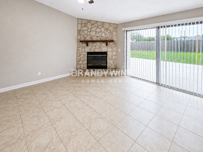 Building Photo - 616 Pembridge Dr W