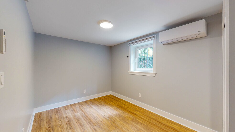 Building Photo - 131 Sherman St