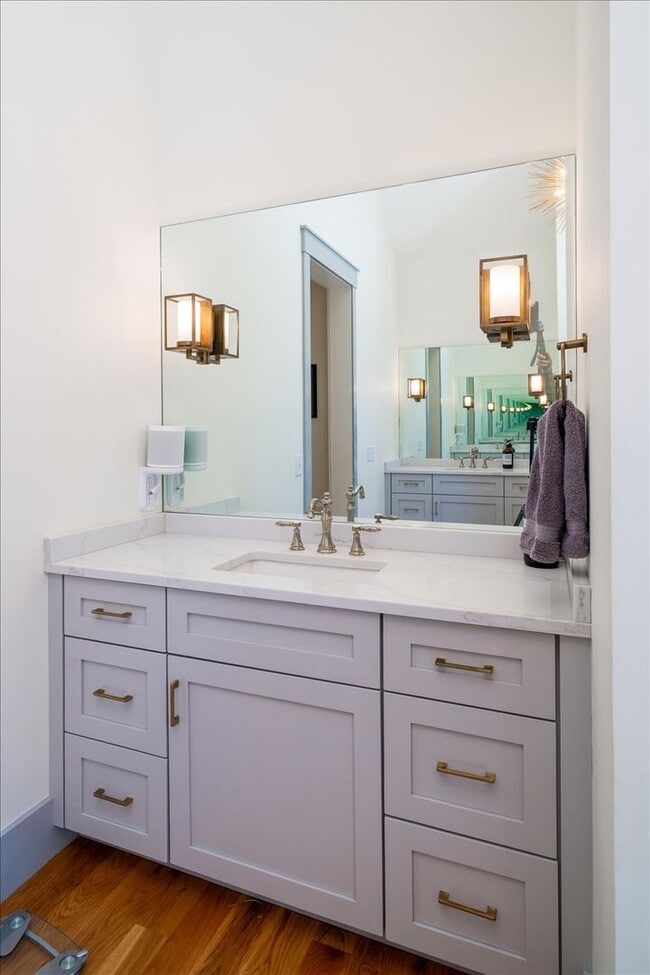 Building Photo - Fully Furnished Home In The Groves