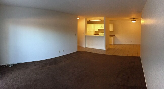 Building Photo - GREAT 2+2 Valencia Condo in Lakeshore Comm...