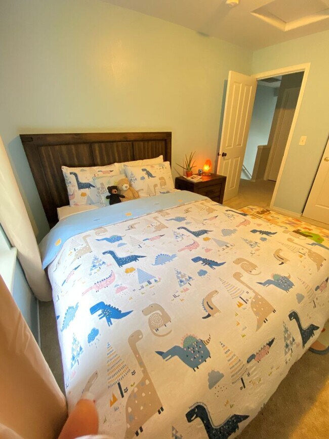 Building Photo - Silverdale 2 Story Home 4bed 2.5 bath