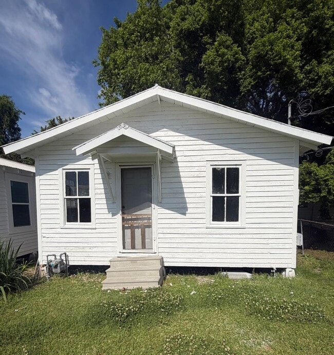 Building Photo - 127 Nancy Ln