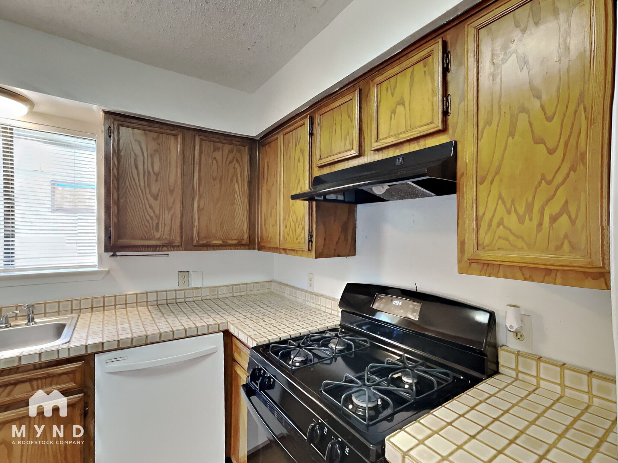 Building Photo - 1107 Peach Tree Cove