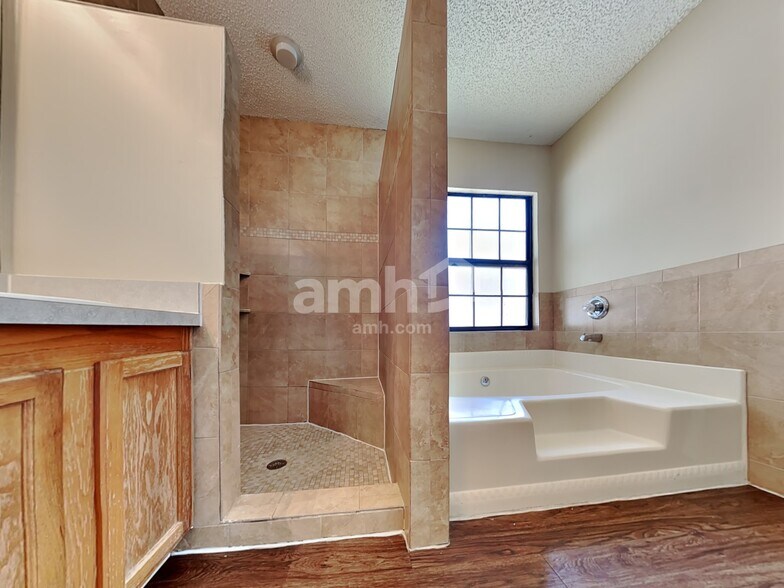 Building Photo - 4488 Misty Dawn Ct S