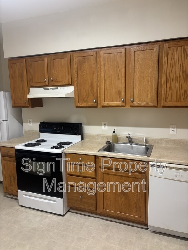 Building Photo - 415 E Potomac St