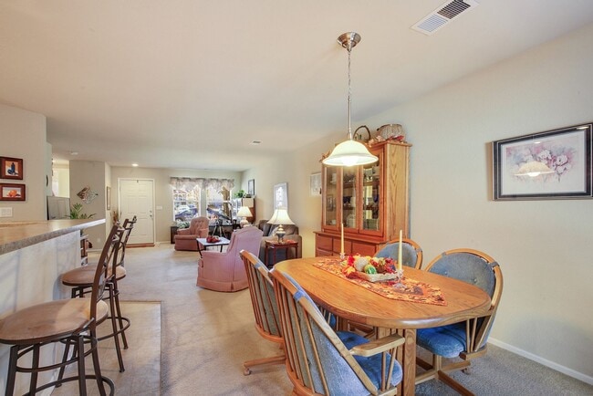 Building Photo - Beautiful 3 bedroom Townhome in Green Vall...