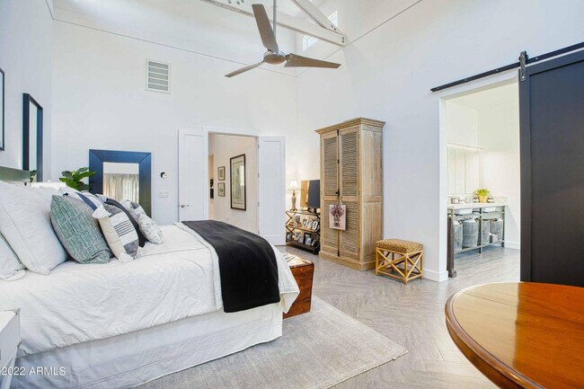 Building Photo - 3230 E Colter St