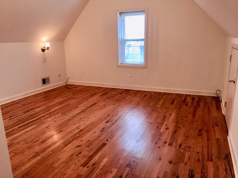 Building Photo - 1428 N Greenview Ave