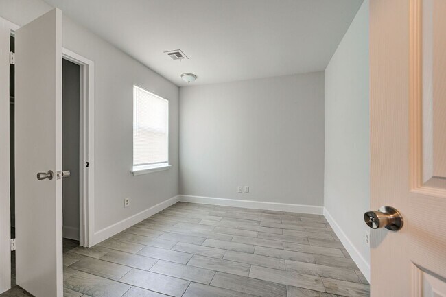 Building Photo - Welcome Home – Where Comfort Meets Modern Living!