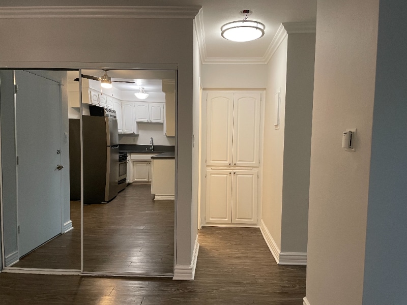 Building Photo - 1595 E Chevy Chase Dr